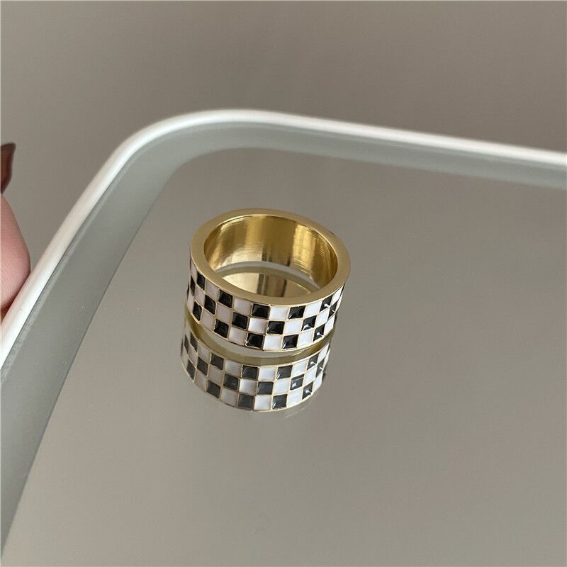 Checkerboard Geometric Ring Alloy Electroplated Black And White Lattice Vintage Stitched Ring For Women Classic Style