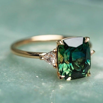 Unisex Retro Ring Emerald Gemstone Square Alloy Inlaid Four Claw Rhinestones Design Weddings Jewelry Statement
