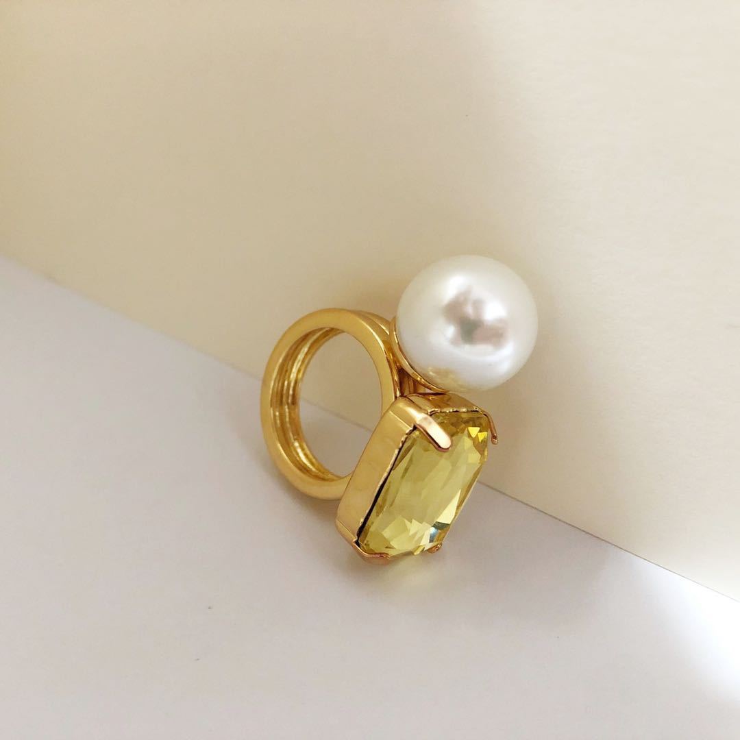 Retro European And American Yellow Sapphire Ring Exaggerated Style For Women Size 7 Golden Tone Blue Sapphire Accent