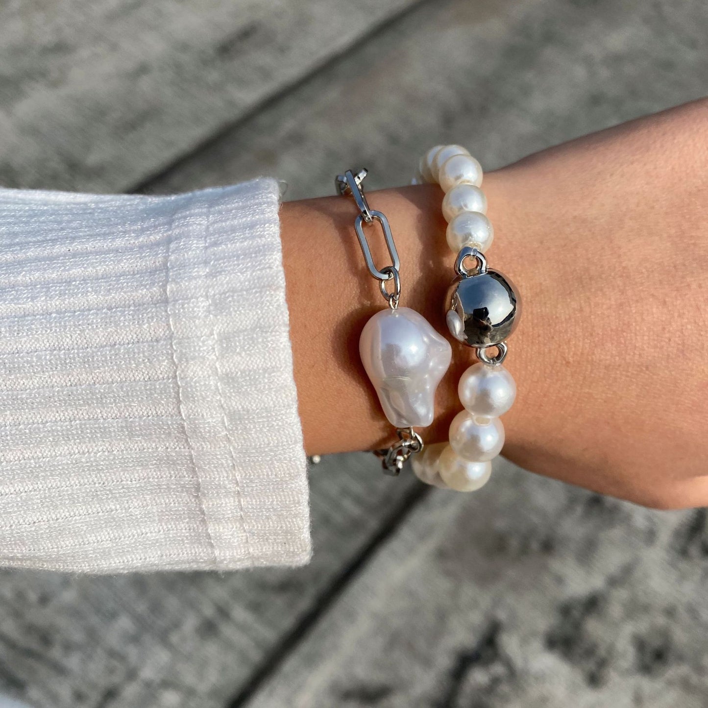 Womens Fashion Bracelet Artificial Pearl Hollow Geometric Retro Design Iron Bangle Simple Elegant Gold ToneLux