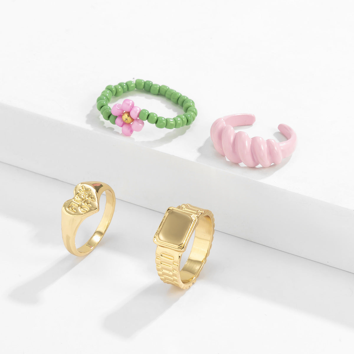 Vintage Golden Ring Set Woven Alloy Rings With Rice Beads Small Contrast Color Design Golden Daisy Rings For Women