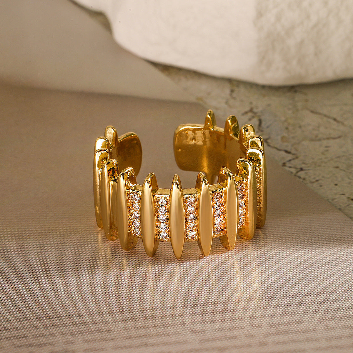 Simple Personality Copper Plating 18K Gold Open End Zircon Ring For Women Stylish Accessory With Subtle Zircon