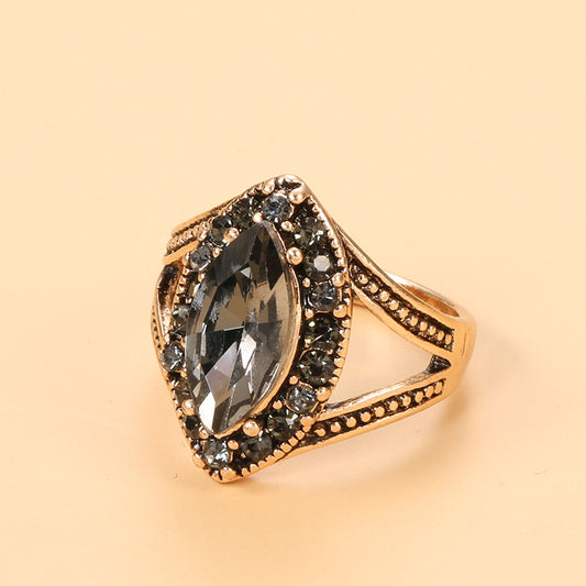Vintage Metal Alloy Ring With Crystal Inlay Gemstone Electroplated European American Fashion Elegant Design Art