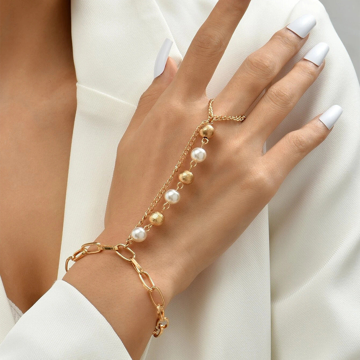 Womens Pearl Chain Link Bracelet Elegant Gold Alloy Geometric Fashion Jewelry for Women and Girls Pearl Europe