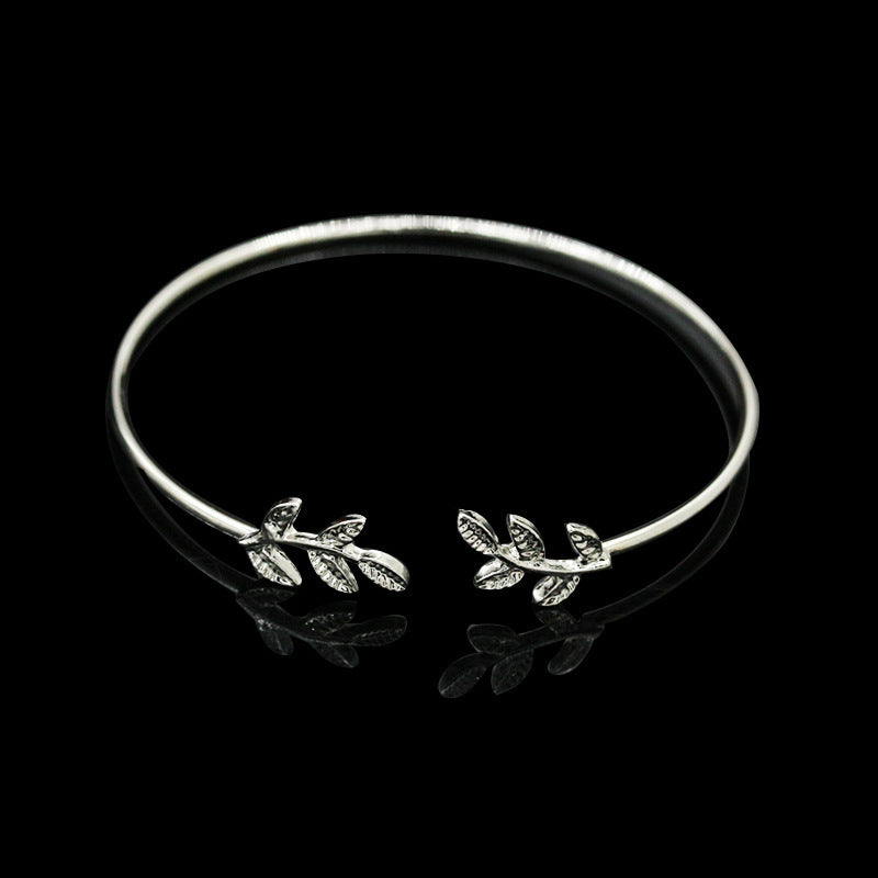Womens Floral Bracelet Electroplated Alloy Jewelry With Flower Design And Leaf Accents Elegant Gifting For Her