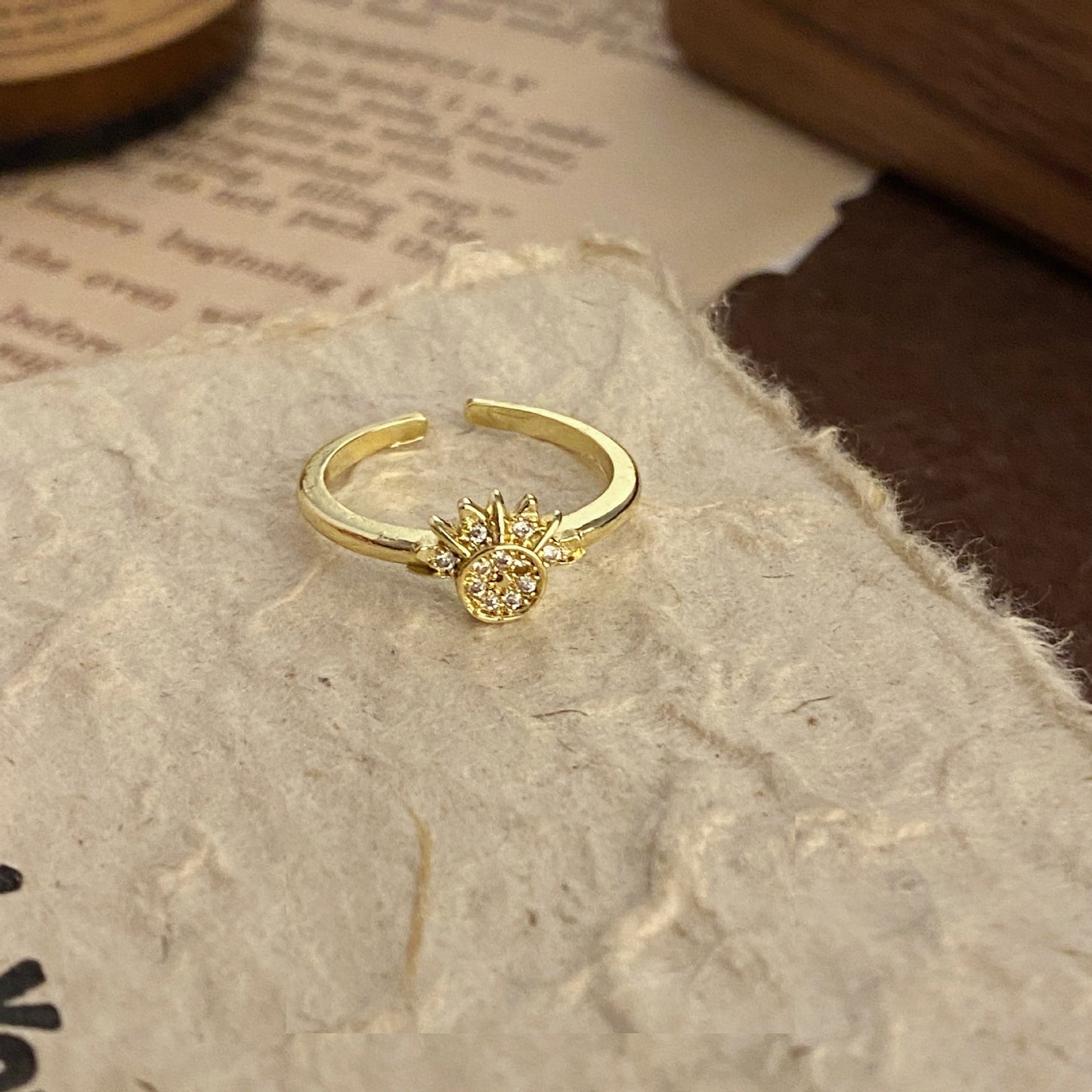 Womens Geometric Inlay Ring With Golden Sun Accent Alloy Fashion Ring For Women Jewelry Accessory Trend Trendy