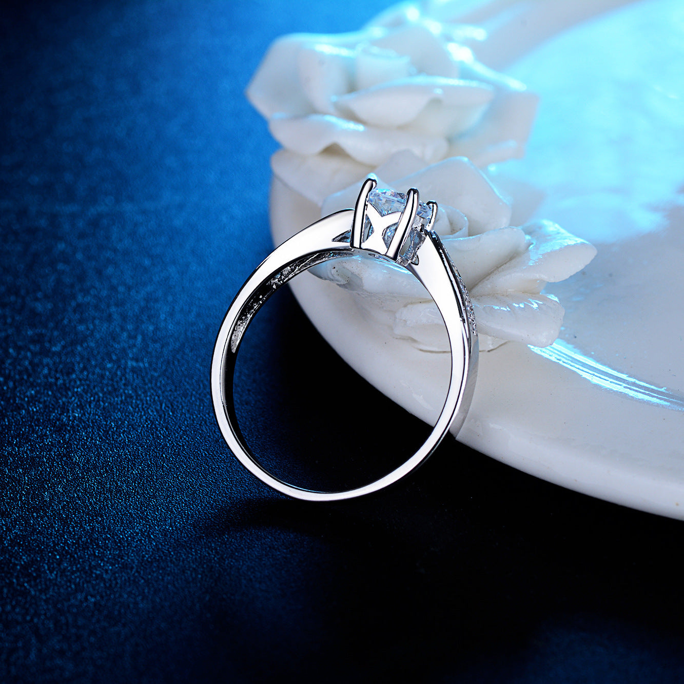 Womens Platinum Plated Brass Wedding Rings With Artificial Gems Inlaid Diamond Design European American Style