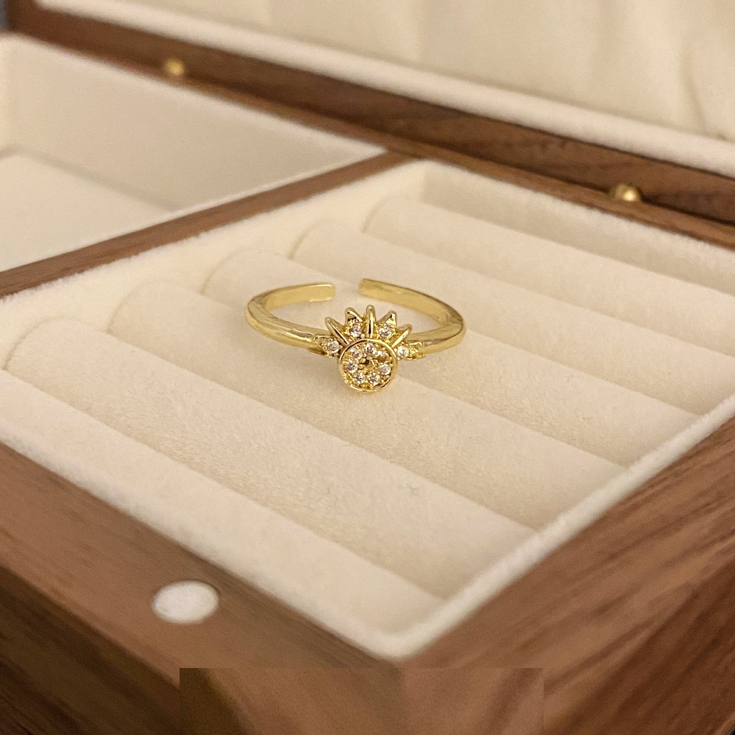 Womens Geometric Inlay Ring With Golden Sun Accent Alloy Fashion Ring For Women Jewelry Accessory Trend Trendy