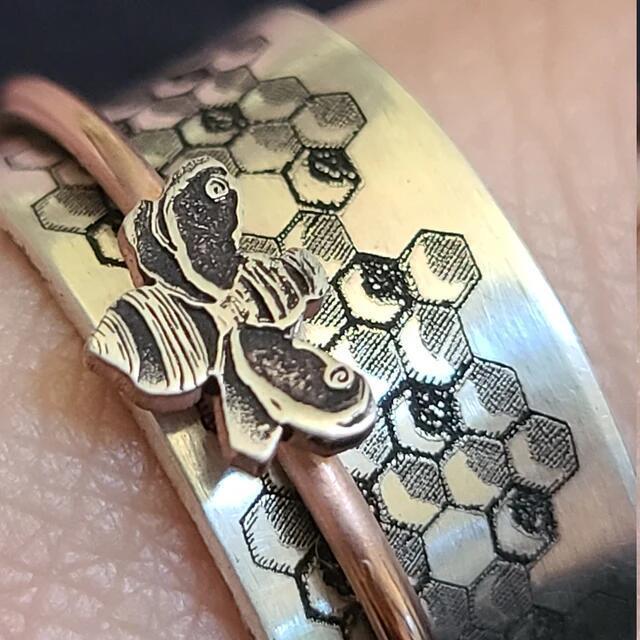 Womens Vintage Two Tone Honeycomb Ring Rotatable Alloy Statement Ring Unique Design Gift For Her Rotating Bees