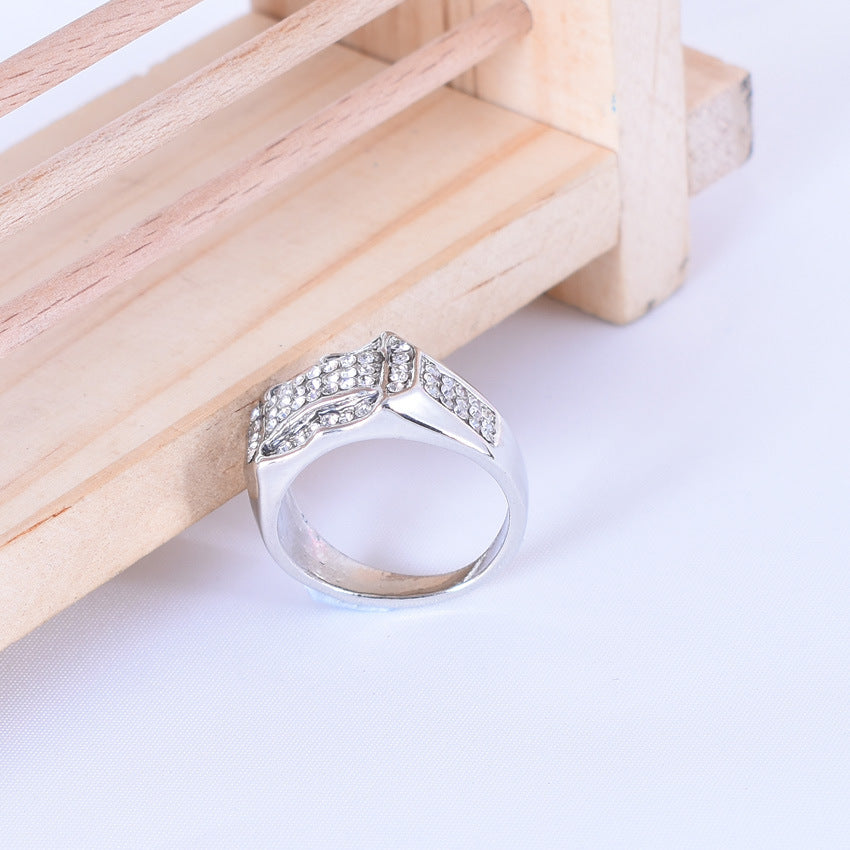 Unisex Alloy Ring With European Diamond Design Fashion Jewelry Statement Band Ring Gold Or Silver Finish Smooth Comfort