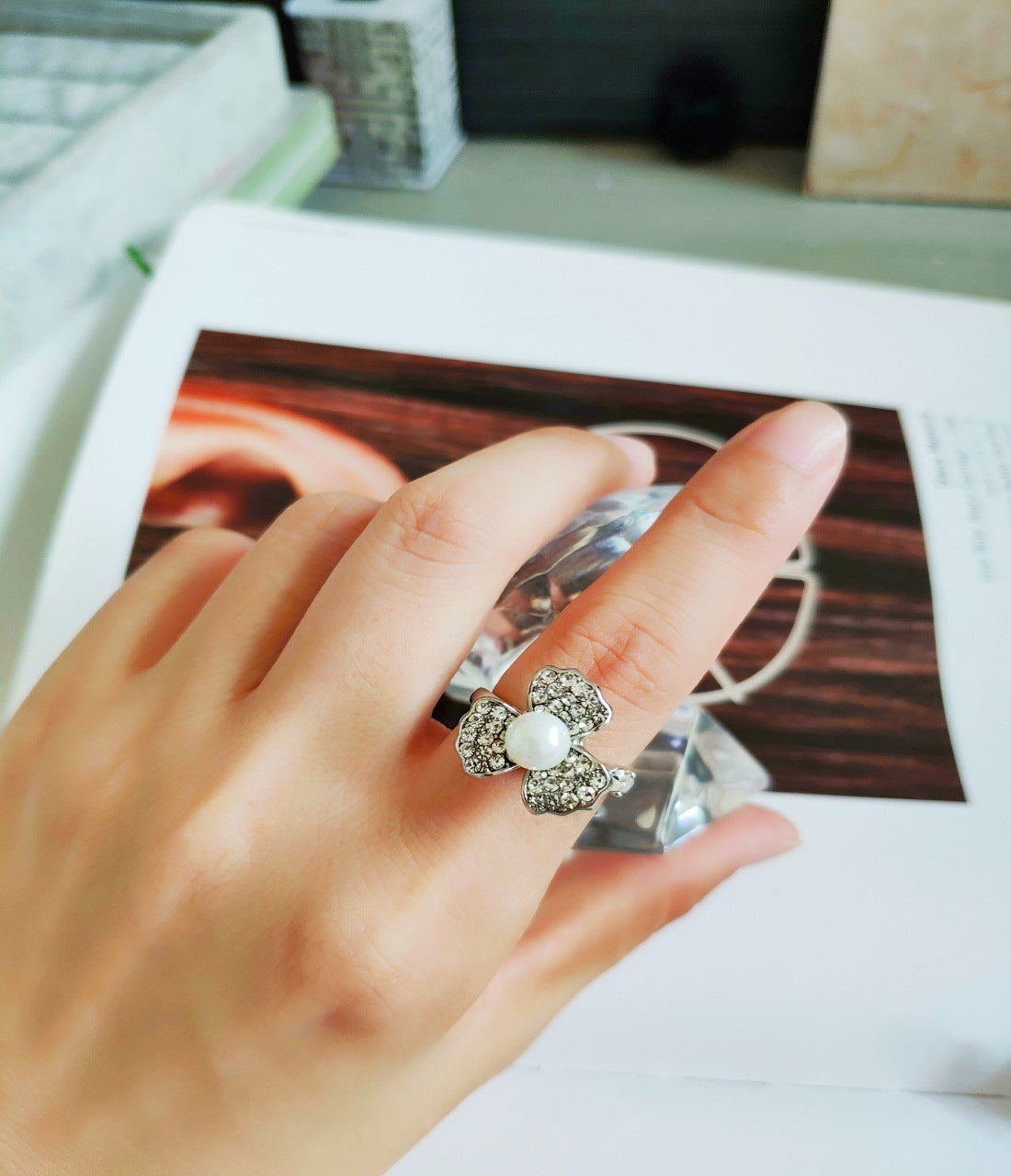 Womens Rotating Flower Ring Alloy Geometric Modern Design Elegant Accessory For Everyday And Special Occasions