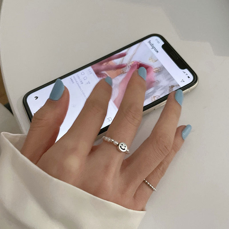 Womens Ring Platinum Plated Band Geometric Design Smiling Face Pearl Accent High Quality Jewelry Fashion Accessory