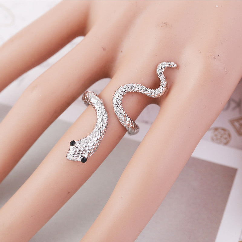 Vintage Snake Ring With Crown Motif Alloy Electroplated Wedding Band Fashion Statement Unique Design For Occasions