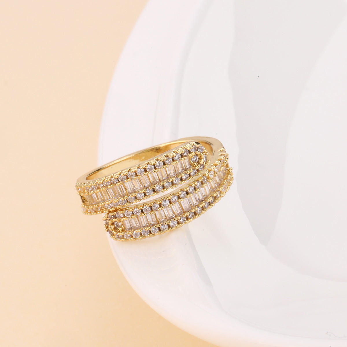 Womens Copper Ring Zircon Inlaid Eye Catching Electroplated Metal Jewelry Elegant Durable Fashion Ring For Everyday Wear