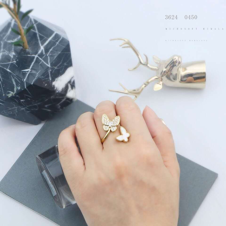 Women's Butterfly Ring 18K Gold Plated Zircon Inlay Adjustable Finger Ring Delicate Fashion Jewelry for Teens.