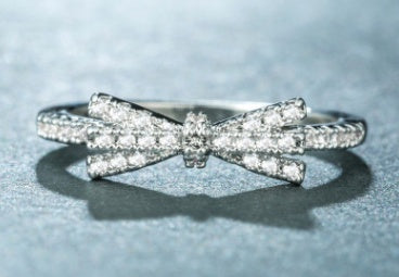 Diamond Encrusted Bow Ring For Women Fashion Jewelry With Elegant Strips And Tail Design With Sparkling CZ Accents
