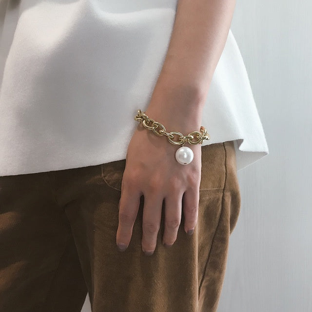 Metal Chain Bracelet For Women With Pearls Classic Design Adds Chic Timeless Sophistication With Pearl Accents