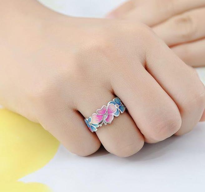 Womens Flower Ring With Butterfly Design European Inspired Alloy Ring Grease Treatment Fashion Individually Packed