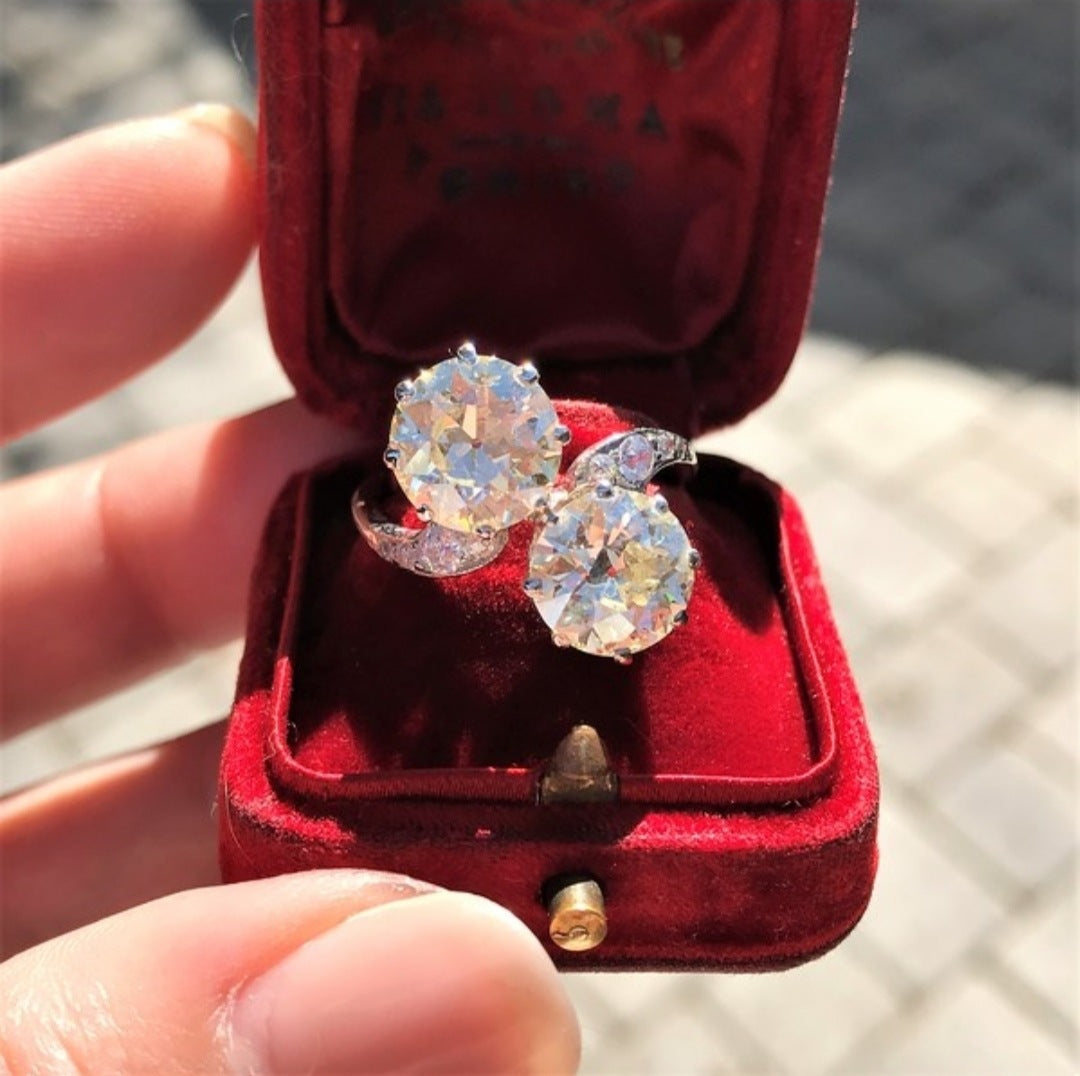 Womens Imitation Diamond Engagement Ring Copper Inlaid Gemstone Elegant Gift For Anniversary Proposal Crystal Shine