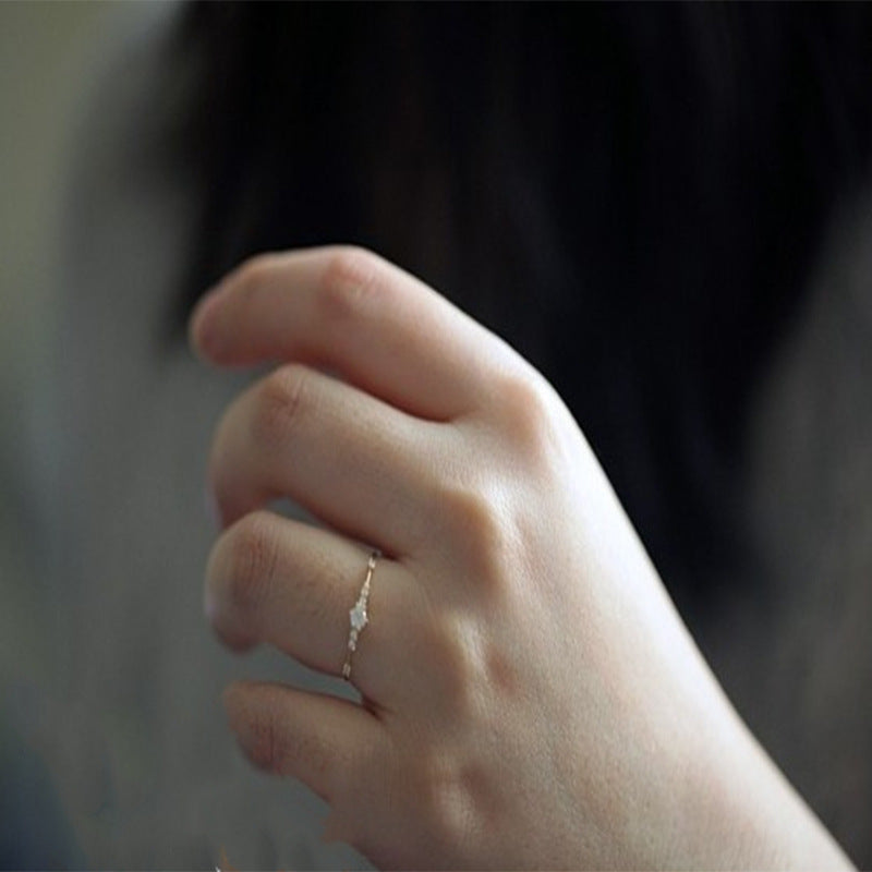 Metal Fashion Ring For Women Exquisite Design Dazzling Accent Diamond Encrusted Look Statement Crystal Shine Elegance