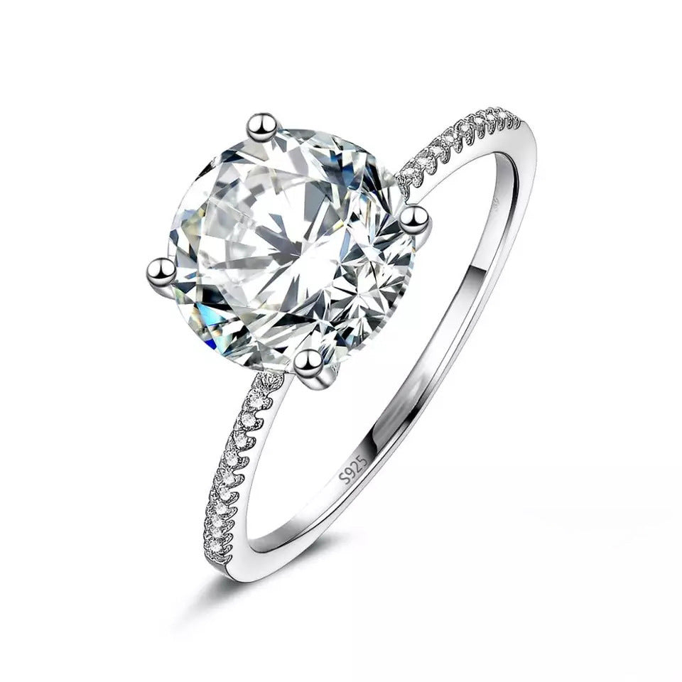Six Prongs 2.75 Carat Simulated Diamond Ring Gold Plated White Copper With Zircon Hint For Women Classic Style