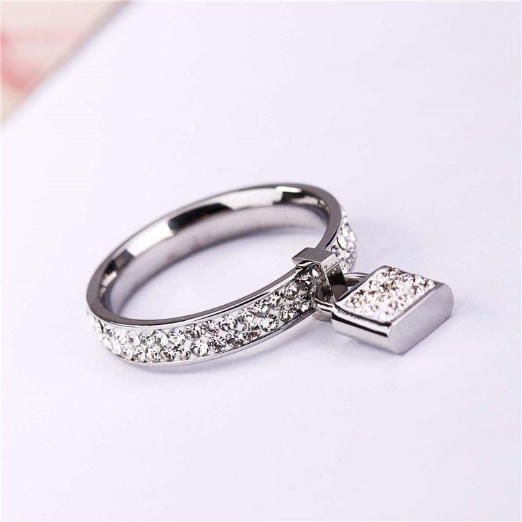 Stainless Steel Crystal Key Ring With Golden Rose Gold And Silver Finish For Party Wedding Office Gift For Everyday Use