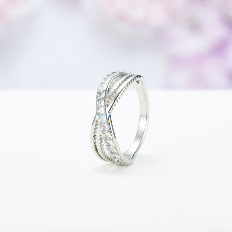 Titanium Steel Ring With Geometric Crux Diamond Accent Gold Plated Water Ripple Fashion Jewelry Elegant Design