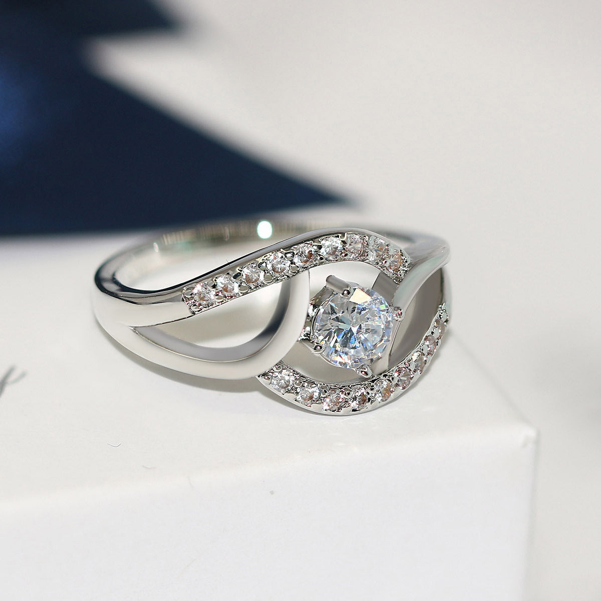 Womens Zircon Ring 5mm White Gold Plated Copper Hand Polished Lightweight 3g Elegant Accessory Trendy Ornament