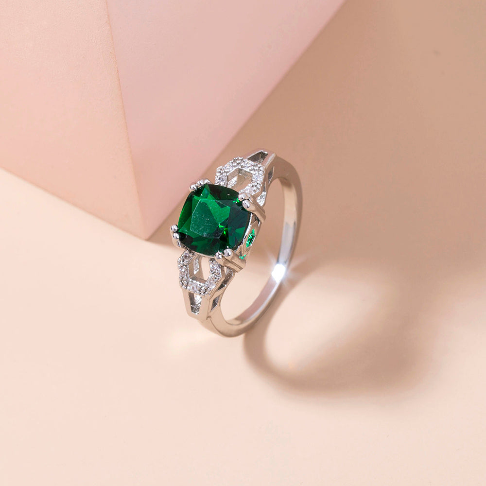 Womens Emerald Green Zircon Copper Ring Micro Inlaid Design Simple Fresh Fashion European American Jewel Style
