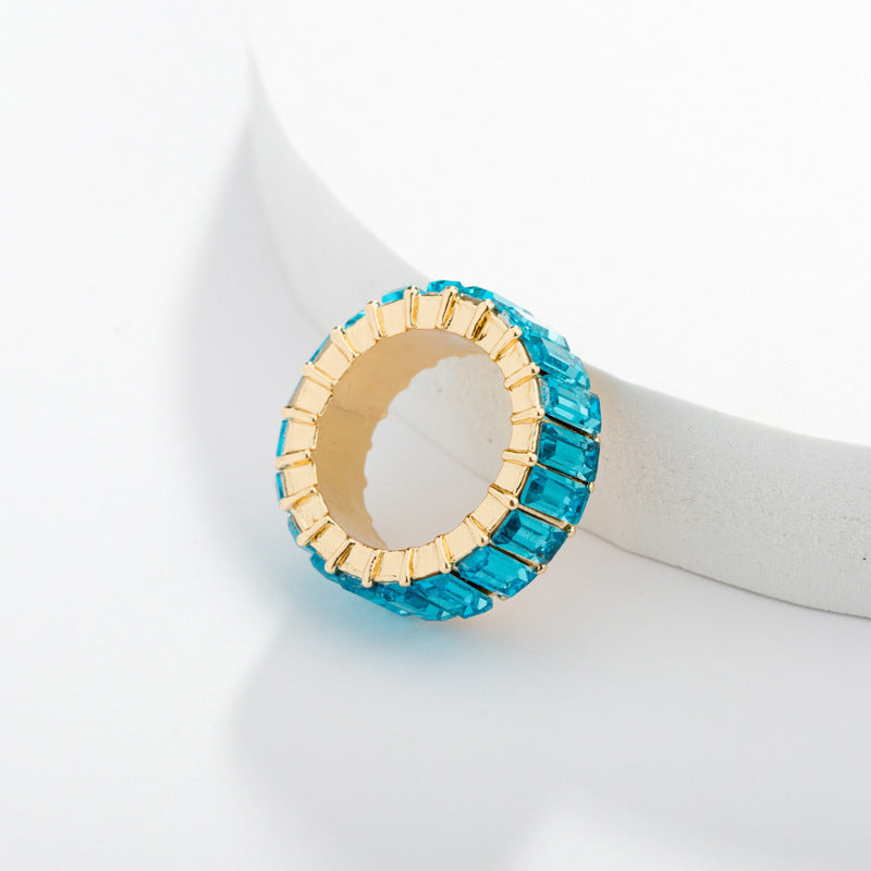 Womens Fashion Ring With Crystal Inlay Elegant Metal Alloy Ring European Design Jewelry Elegant Ring Accessory