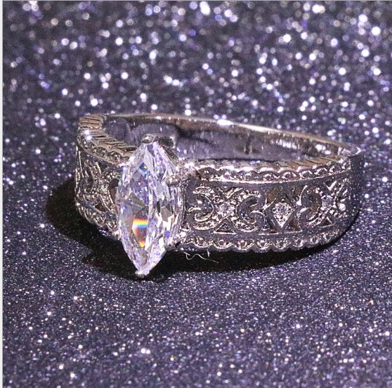 Retro Openwork Baroque Style Diamond Inlaid Horse Eye Zircon Ring For Women Simulated Diamond Ring Fashion Ready