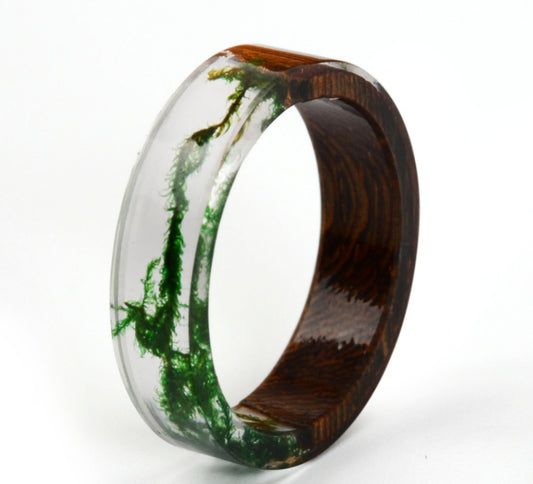 Handmade Wood Resin Ring with Green Moss Fashion DIY Dried Flowers Epoxy Resin Ring Jewelry Gift for Women and Men Unique Band Ring