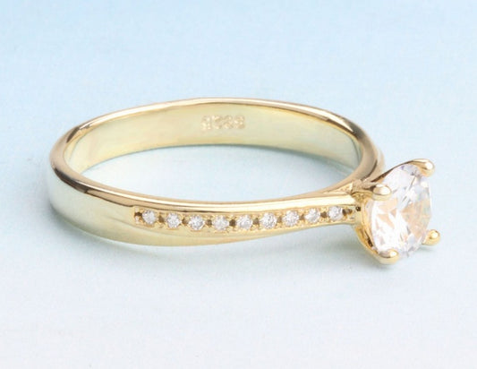 Simple Creative Feminine Ring Four Claw Single Diamond Inlaid Zircon Gold Plated Small Simulation Diamond Ring
