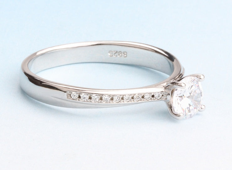 Simple Creative Feminine Ring Four Claw Single Diamond Inlaid Zircon Gold Plated Small Simulation Diamond Ring