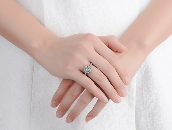 Womens Simulated Diamond Ring Round Cut Electroplated Platinum White Gold Tone Wedding Engagement Jewelry Ring