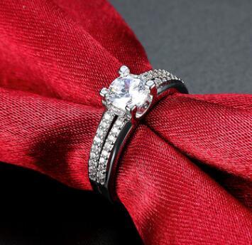 Temperament Fashion Simple Creative Diamond Zircon Ring For Women Brass And Steel Elegant Shine For Daily Wear