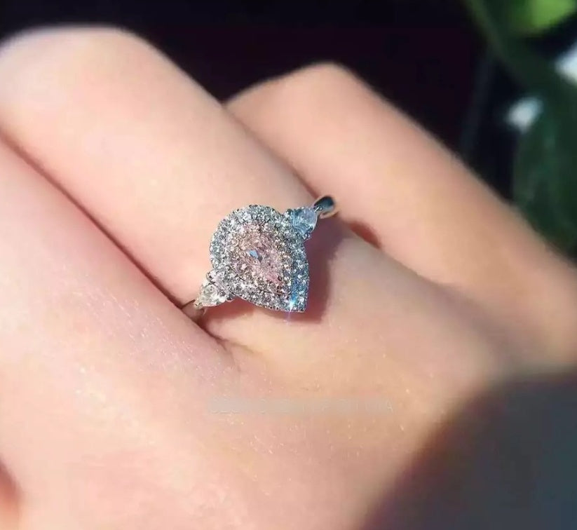 Gold Plated Drop Shaped Micro Inlaid Artificial Diamond Ring Women Elegant Fashion Jewelry Statement Accessory