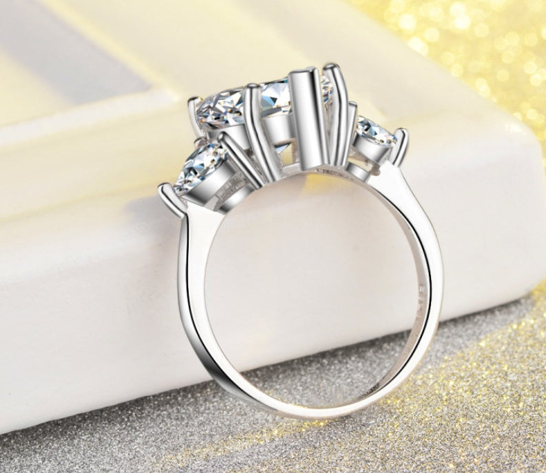 Large Carat Diamond Ring For Women Inlaid Drop Shaped Stone Zircon Exaggerated Triangle Design Gold Plated Copper
