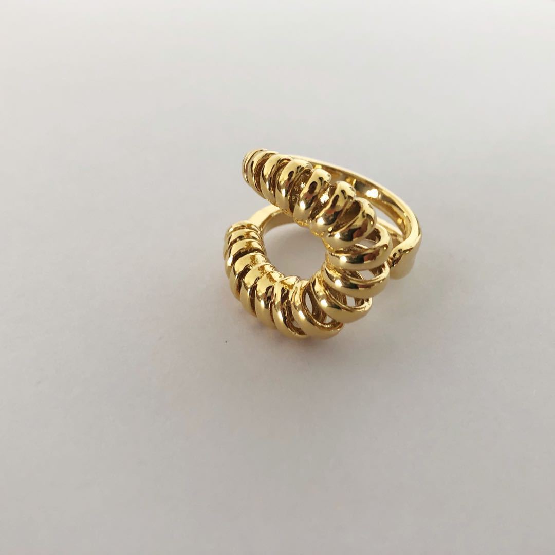 Golden Spiral Ring For Women European And American Style Metal Electroplated Jewelry Gift For Elegant Occasion