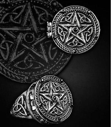 Alloy Metal Ring With Black Gemstone Accent Ancient Silver Finish Five Star Treasure Box Ring For Women And Girls