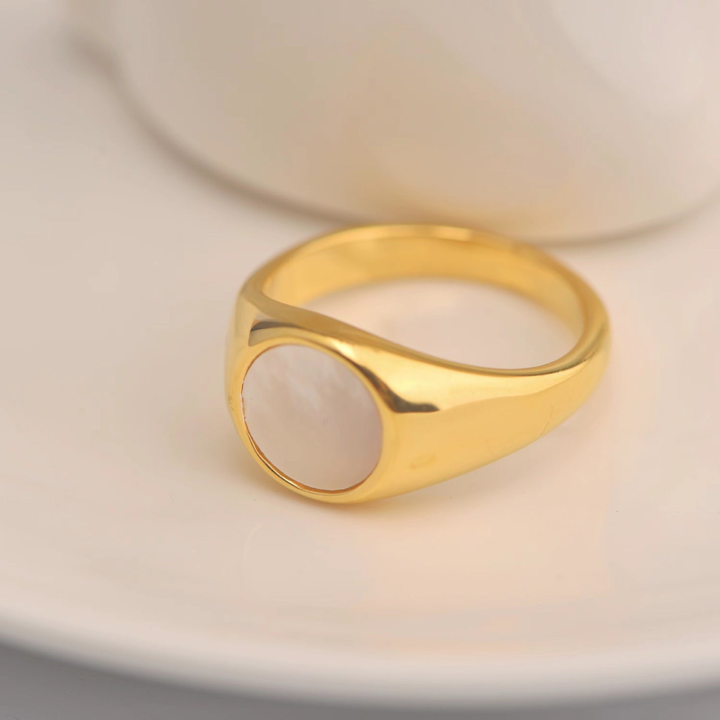 Round White Fritillaria Shell Ring For Women Titanium Steel Band Gold Tone Size 5 6 7 8 9 10 Durable Shine Now