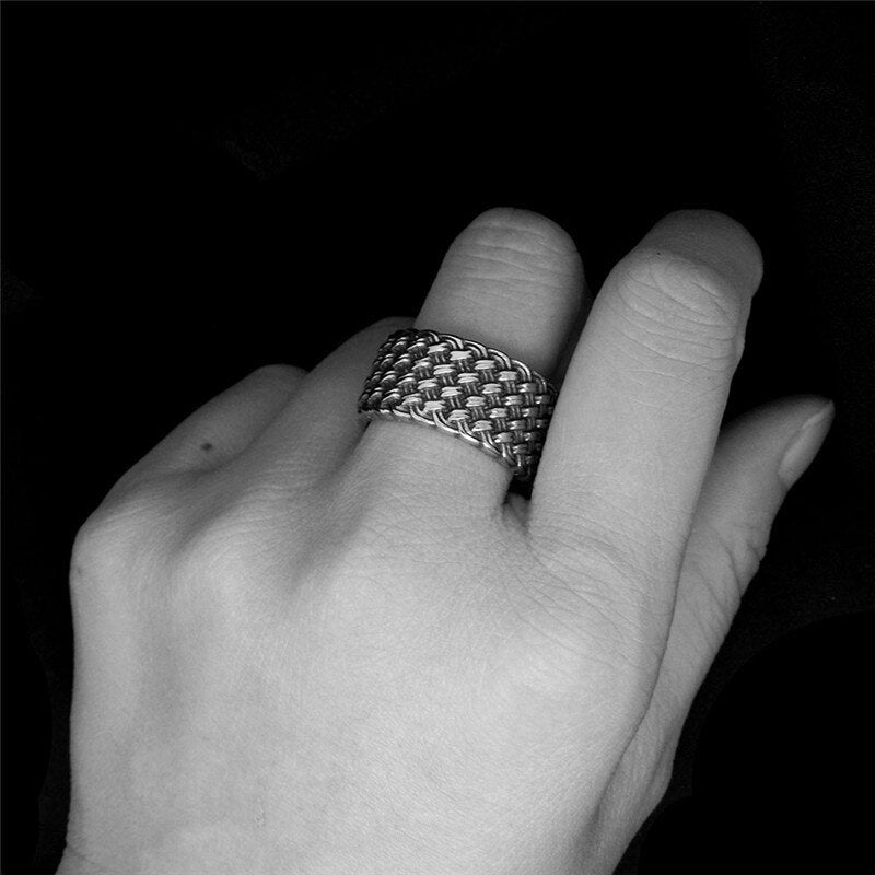 Love Intertwined With Retro Personality Domineering Ring