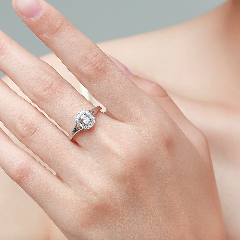 Womens Platinum Plated Silver Ring With Gold Plated Gemstones Korean Fashion Light Luxury Jewelry Gift For Her