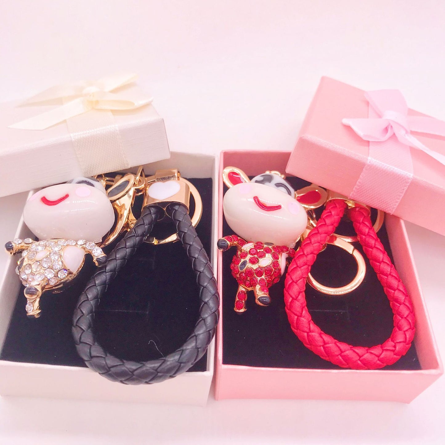 Unisex Animal Keychain Metal Zodiac Bull Rhinestone Car Keychain Pendant Running Bull Design Sparkle Shine Pro