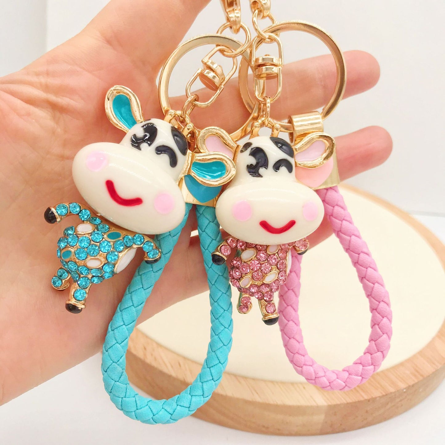 Unisex Animal Keychain Metal Zodiac Bull Rhinestone Car Keychain Pendant Running Bull Design Sparkle Shine Pro