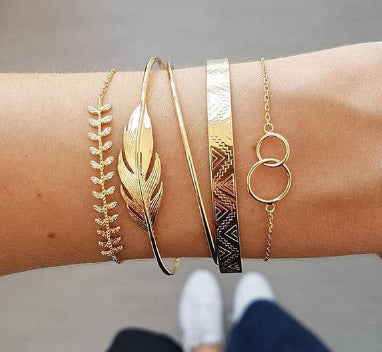 Women's Geometric Pearl Bracelet Alloy Electroplated Jewelry Elegant Wrist Accessory In Everyday Wear New Chic