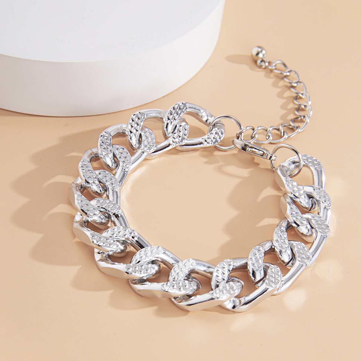 Metal Bracelet Diamond Shaped Textured Chain Retro Design Electroplated Gold And White Type Bracelet Gold 0695