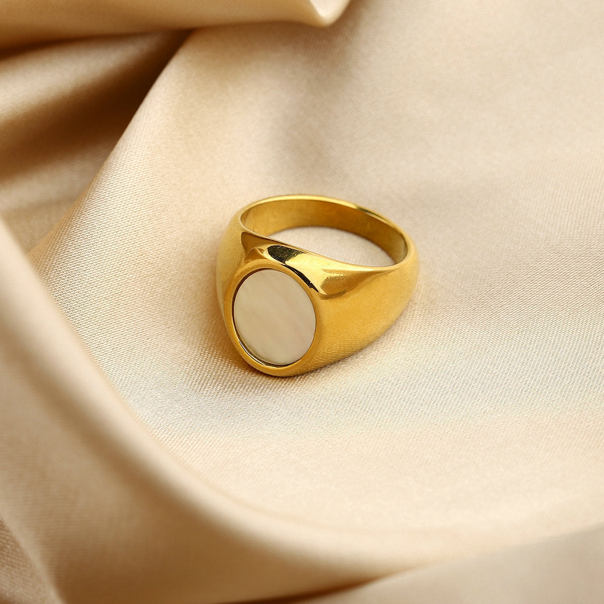 Unisex Stainless Steel Ring 18K Gold Plated Band 316L Titanium Steel Jewelry Ethnic Retro Pattern Souvenir Art