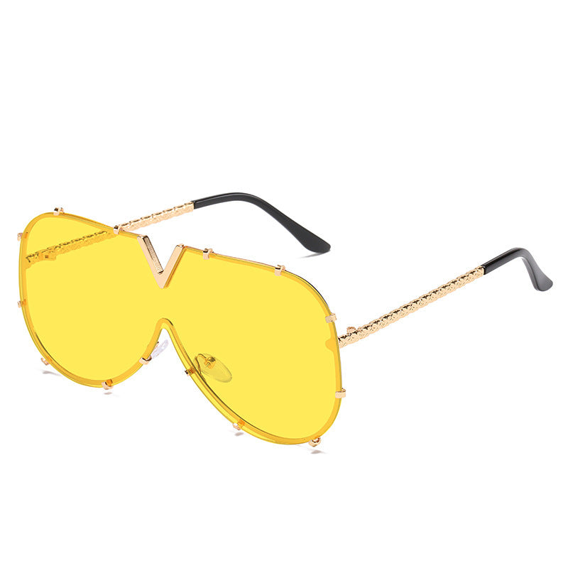 Womens Fashion V Shape Sunglasses UV400 Protection Strong Frame One Piece Lens Design Hot Sunglasses For Women