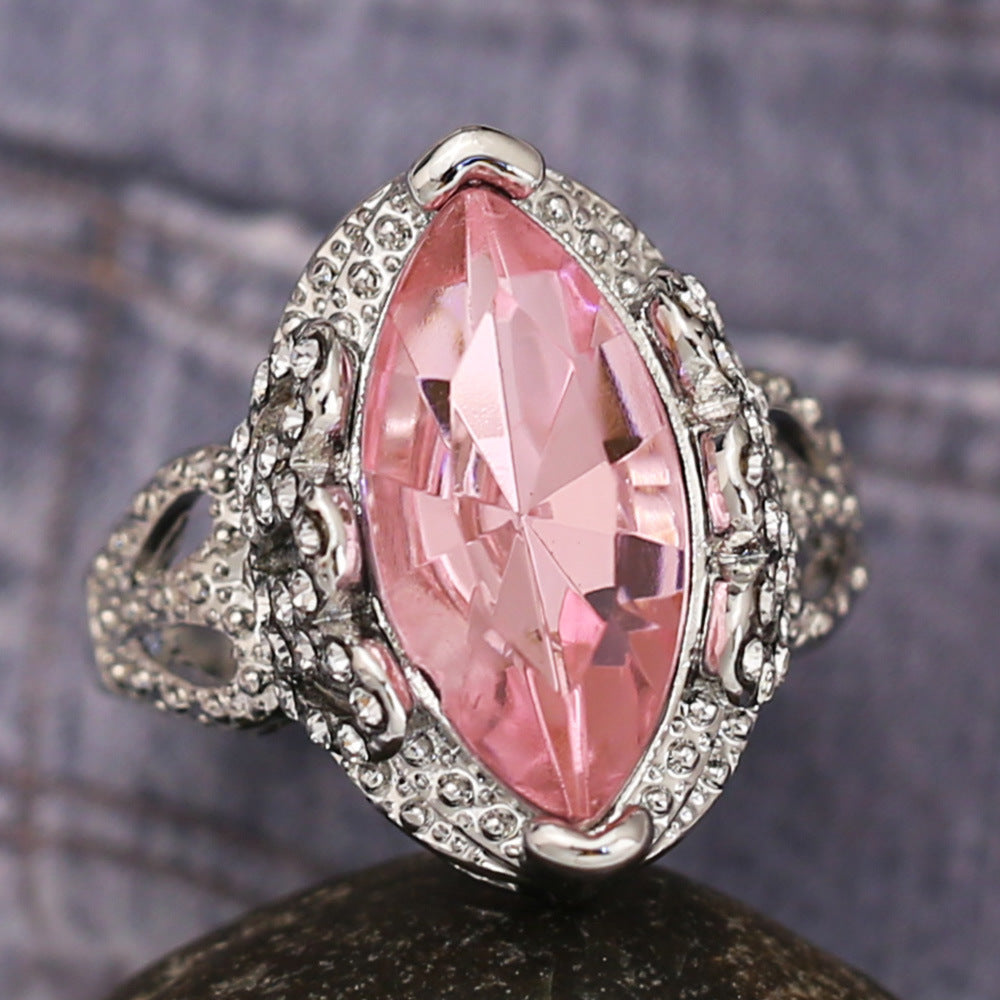 Unisex Alloy Ring Vintage Diamond Hollow Design Elegant Floral Motif Jewelry Band Ring for Women Floral Design